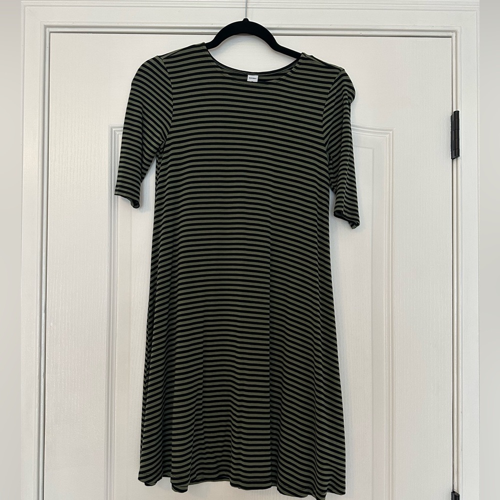 Old navy dress. Never worn.